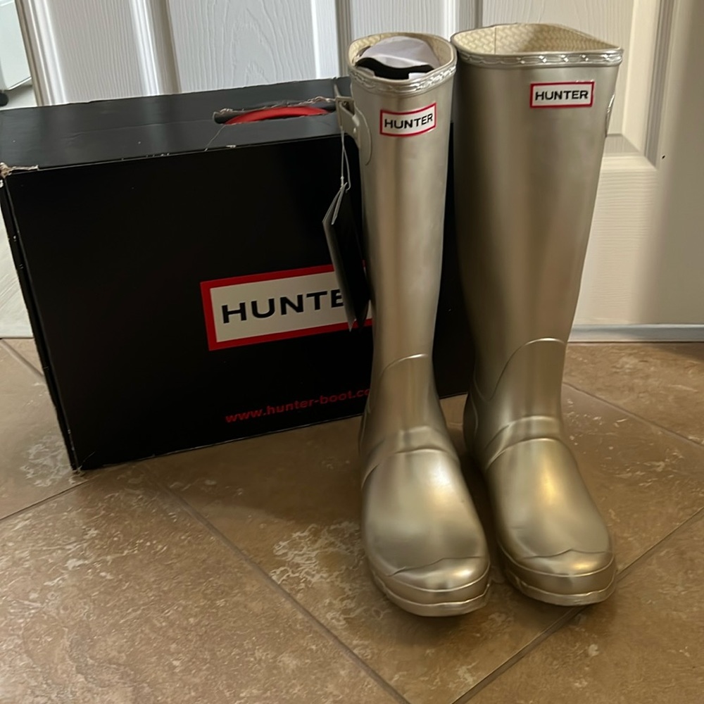 Hunter Boots, new in box!  Rare color.  Size US 9M. GOLD